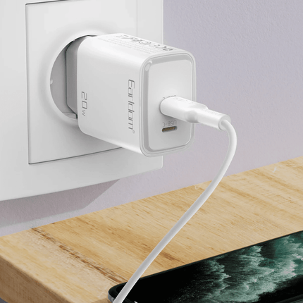 EU50 20W Type-C ve 20W Lightning Çıkışlı PD Hızlı Şarj Aleti 4