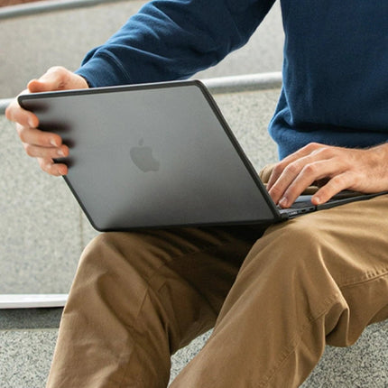 Macbook Air 13 (2022) Venture Hybrid Macbook Kapak 4